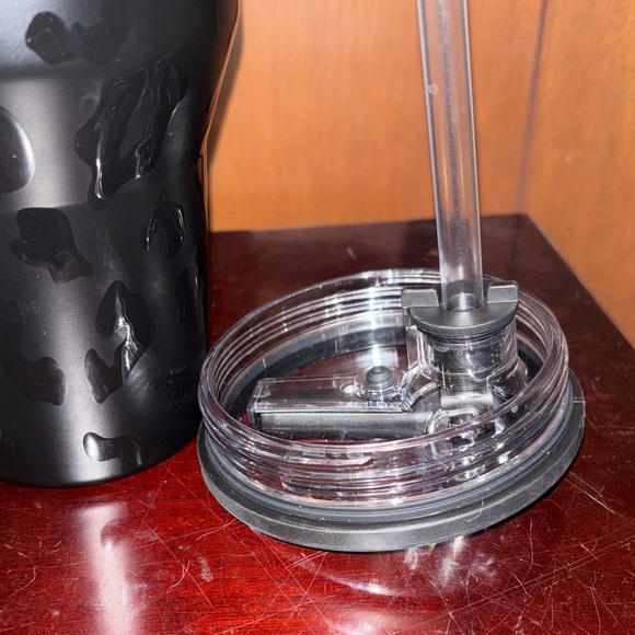 Hydrojug Black Leopard 40oz tumbler - Picture 6 of 7